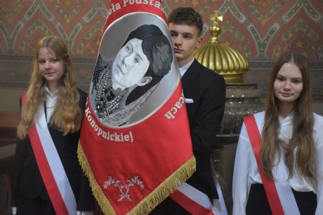 Wielki jubileusz Szkoły Podstawowej nr 2. Modlitwie przewodniczył Biskup Kielecki Jan Piotrowski