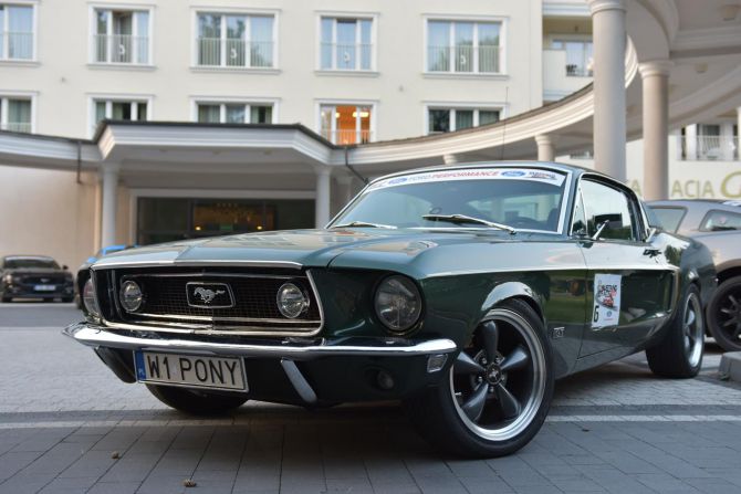 [FOTO] Zlot Fordów Mustangów w Kielcach