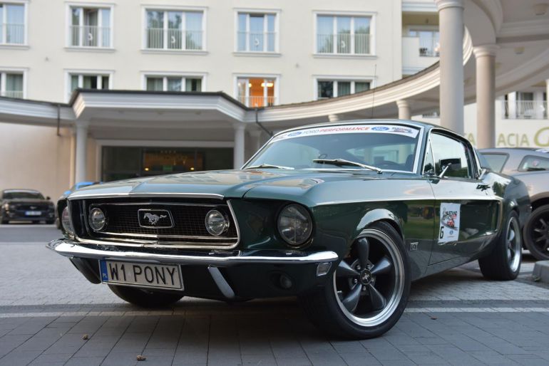 [FOTO] Zlot Fordów Mustangów w Kielcach