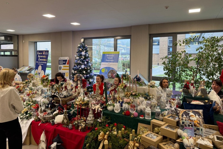 [FOTO] Wyjątkowe ozdoby na kiermaszu w starostwie
