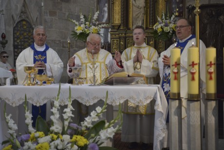 [FOTO] Tłumy wiernych świętowały 100-lecie wznowienia Kapituły Wiślickiej