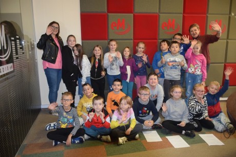 Uczniowie z SP nr 18 w Kielcach odwiedzili Radio eM Kielce