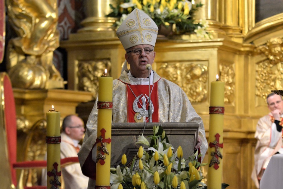 Biskup Jan Piotrowski: Prosimy Boga, by okazał miłosierdzie sprawcom tego czynu