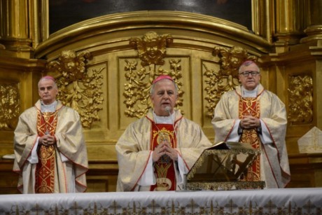 Świętujemy Boże Narodzenie. Biskupi diecezji kieleckiej odprawili uroczystą Eucharystię