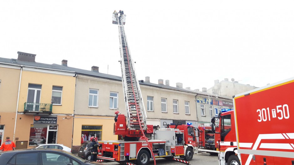 [AKTUALIZACJA] Pożar w kamienicy w centrum Kielc