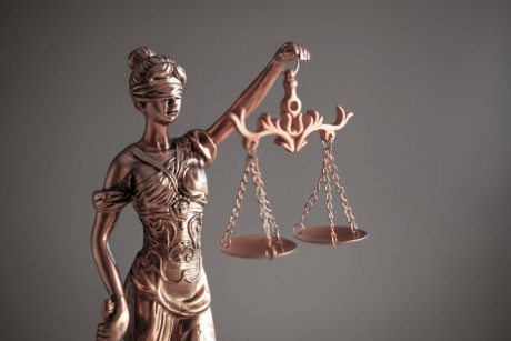 Agresor, który zaatakował pielęgniarza w szpitalu na Czarnowie usłyszał zarzuty
