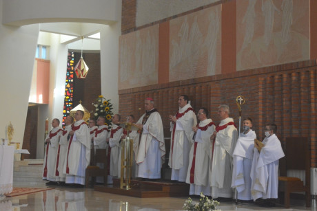 Modlili się za kapłanów w rocznicę ich święceń