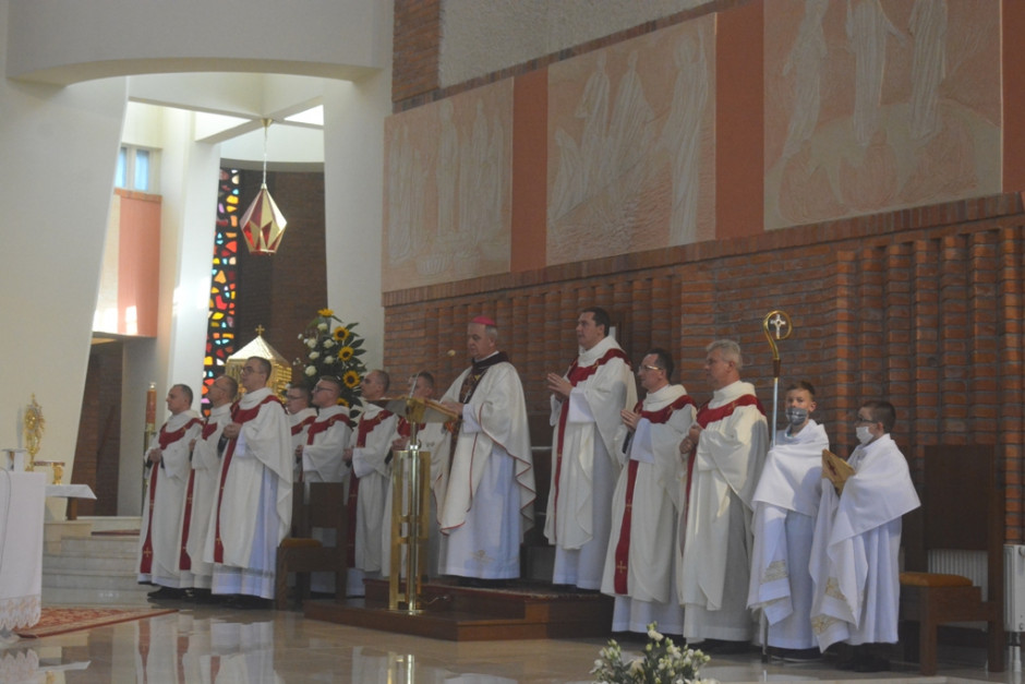 Modlili się za kapłanów w rocznicę ich święceń