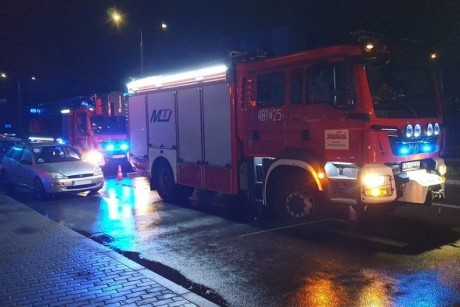 Pożar w Skarżysku-Kamiennej. Strażacy ewakuowali z balkonu mężczyznę