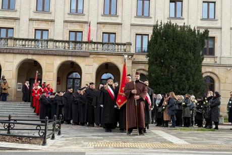 [FOTO] Kieleckie uczelnie oddały hołd profesorowi Jackowi Semaniakowi