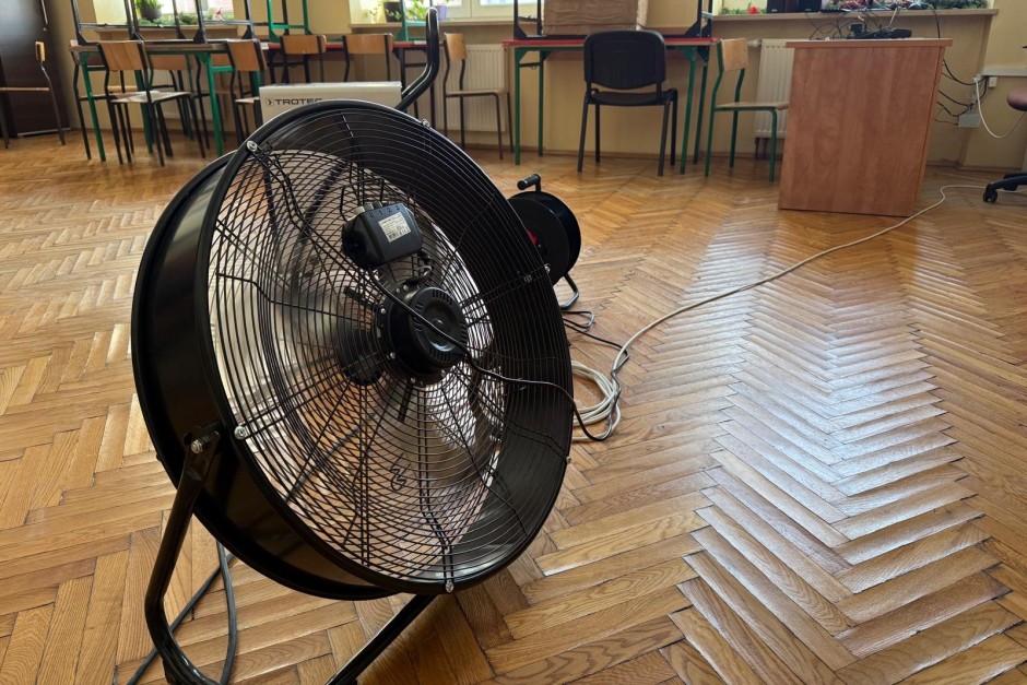 Nie będzie dłuższych ferii w Kostce, ale wsparcie i pomoc wciąż są potrzebne