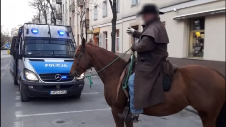 [VIDEO] Nietrzeźwy przemierzał konno Kielce... Sypią się policyjne mandaty
