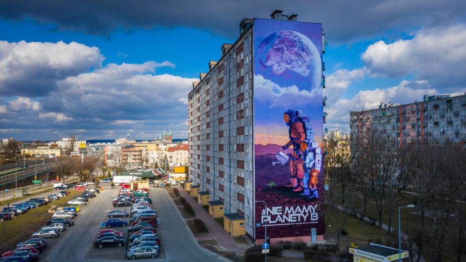 Ekologiczny mural na wieżowcu przy ulicy Karczówkowskiej zachwyca