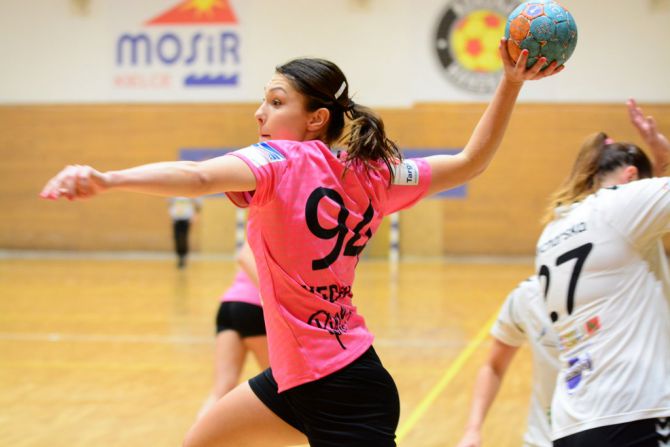 Korona Handball wyszarpie punkty mistrzowi Polski?