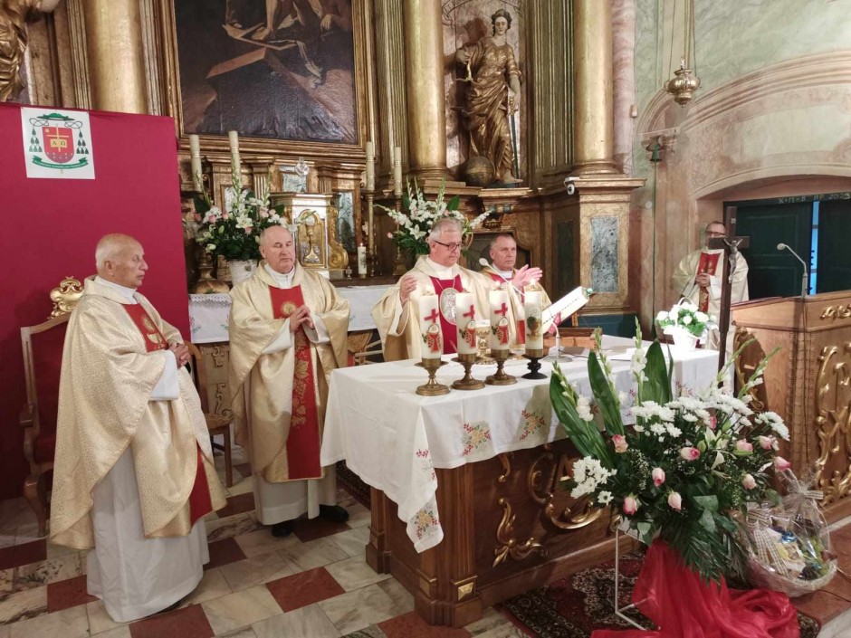 Biskup Jan Piotrowski na odpuście św. Kingi w Nowym Korczynie
