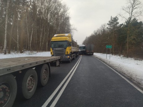 [AKTUALIZACJA] Cztery ciężarówki zderzyły się w miejscowości Ossala