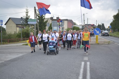 [FOTO] Pielgrzymka opuściła Kielce. Piekoszów przywitał pątników