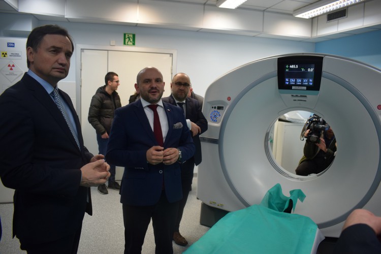 Nowy tomograf w szpitalu na Czarnowie. Minister Ziobro: Nadal będę wspierał ten znakomity szpital