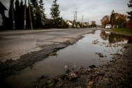 „Czujemy się zepchnięci na margines społeczny”. Mieszkańcy obrzeży Kielc chcą remontów ulic