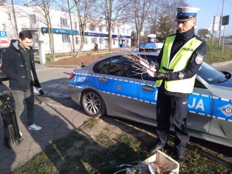 Mikołajkowa akcja policjantów. Zamiast mandatu – rózga!