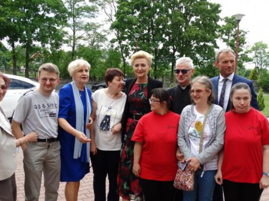 Pierwsza Dama odwiedziła Dom dla Niepełnosprawnych w Piekoszowie