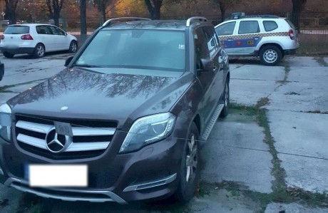 Mercedes skradziony na Mazowszu odnalazł się w Kielcach