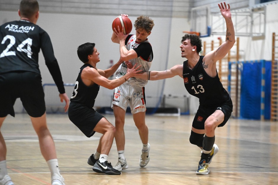 UJK Kielce przegrywa w Krakowie z liderem