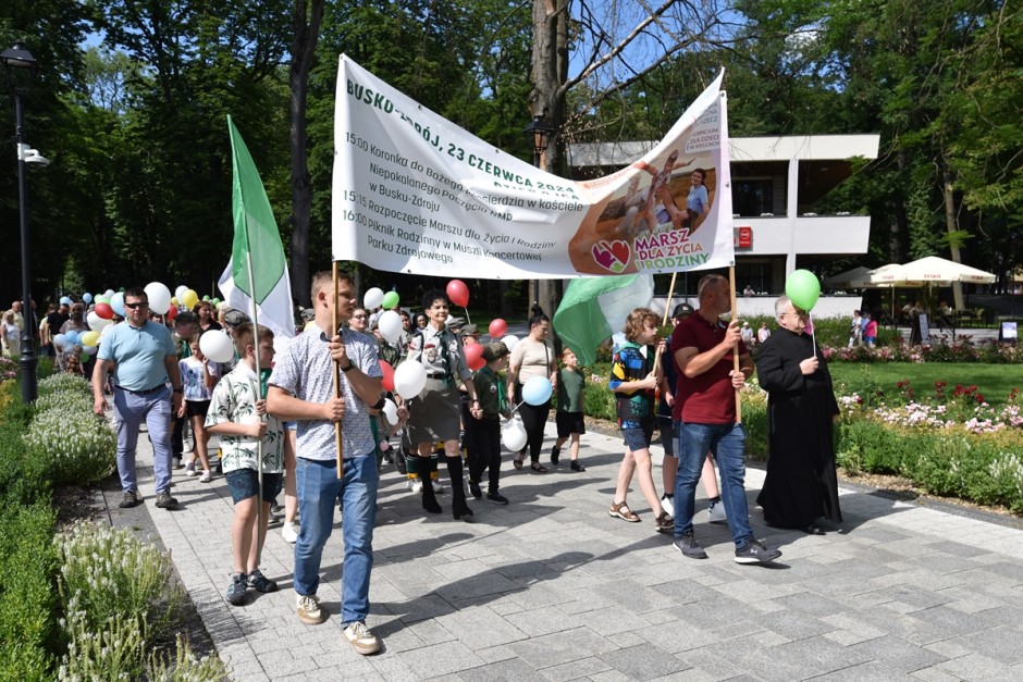 [FOTO] Marsz Dla Życia i Rodziny przeszedł przez Busko-Zdrój