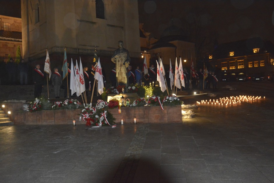 [FOTO] Kielczanie pamiętają o ofiarach stanu wojennego