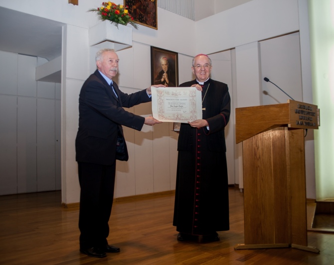 Papieski medal dla prof. Leszka Mądzika