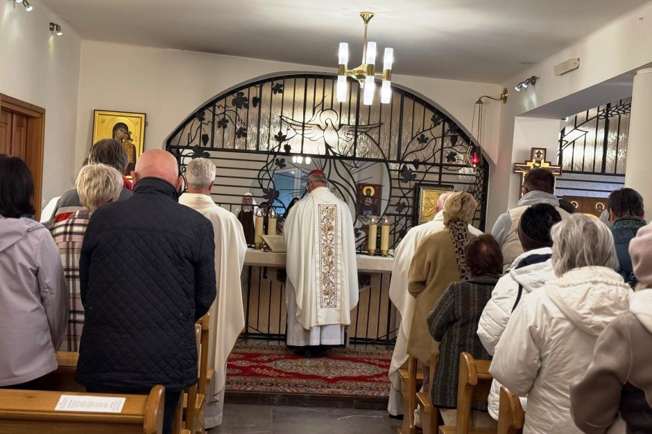 [FOTO] Biskup Jan Piotrowski modlił się z karmelitankami w Kielcach