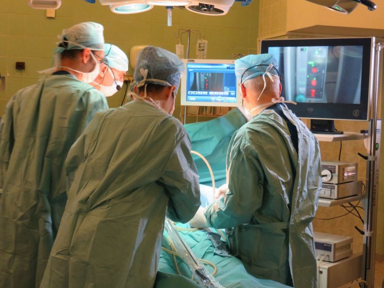 Pacjenci z całej Polski przyjeżdżają do szpitala na Czarnowie, by chirurgicznie pozbyć się zbędnych kilogramów