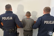 Kibic sforsował ogrodzenie i kłócił się z sędzią. Był kompletnie pijany