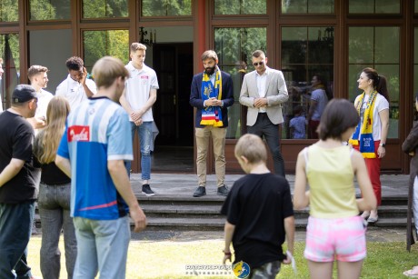 [FOTO] Zawodnicy Łomży Vive spotkali się z Polonią i dziećmi z Ukrainy