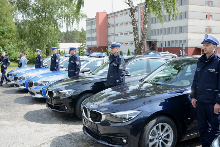 Nowe samochody świętokrzyskiej policji. Wojewoda wręczyła kluczyki