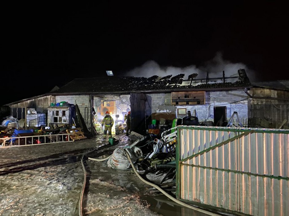 Pożar garażu miejscowości Wiśnicz. Wewnątrz były butle z gazami łatwopalnymi
