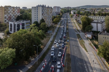 Coraz więcej pojazdów w powiecie i Kielcach