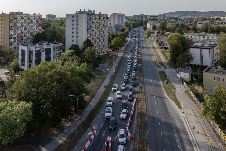 Coraz więcej pojazdów w powiecie i Kielcach