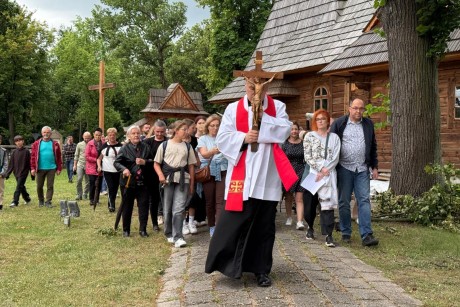 [FOTO] Za Krzyżem Papieskim poszli na Brusznię