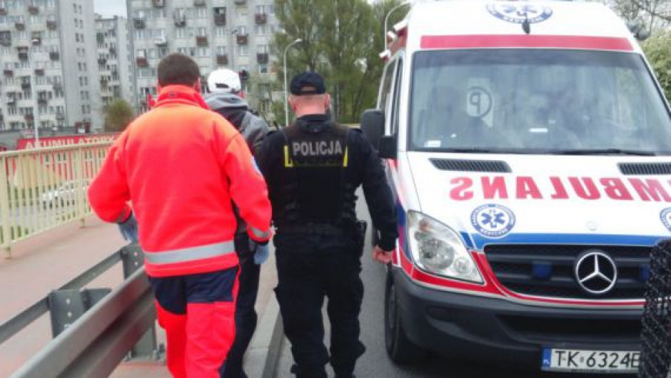 Mężczyzna skoczył z wiaduktu przy ulicy Grunwaldzkiej. Uratowali go policjanci i strażacy
