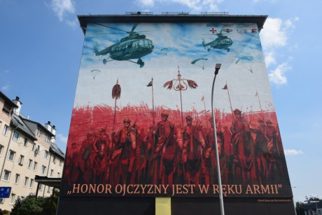 „Honor ojczyzny jest w ręku armii”. Odsłonięto wyjątkowy mural