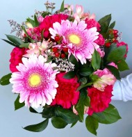 Kwiaty w małym mieszkaniu: jak dobrać bukiet, żeby nie przytłoczył przestrzeni