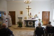 Biskup Marian Florczyk w hospicjum Caritas dokonał aktu zawierzenia Niepokalanemu Sercu NMP