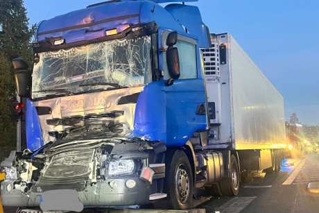 [AKTUALIZACJA] Zderzenie dwóch ciężarówek w Kostomłotach