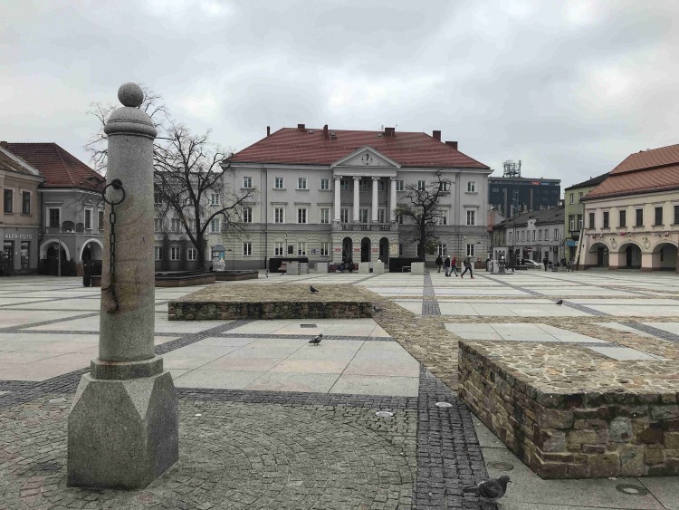Chcieli Pomnika Wołyńskiego w Kielcach. Urzędnicy storpedowali ich  wniosek za… nieczytelny podpis