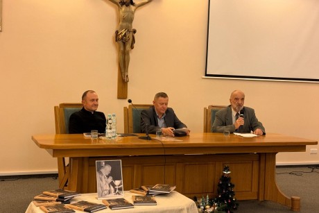 „Pamiętnik proboszcza” – niezwykła historia życia ks. Romana Zielka