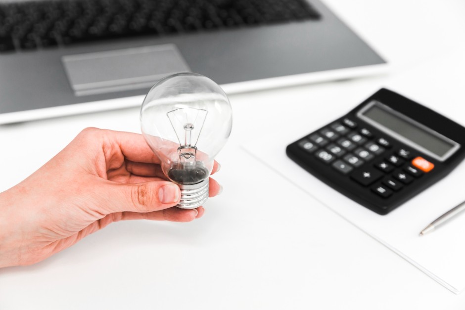 Jaki dostawca prądu może pomóc w zmniejszeniu rachunków za energię elektryczną?