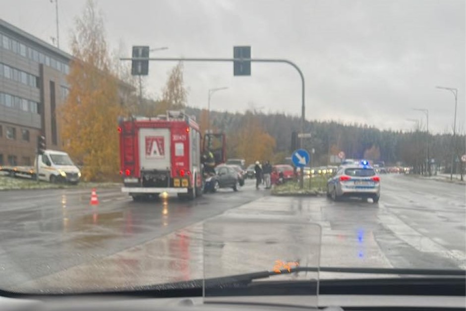 Cztery auta zderzyły się na alei Popiełuszki w Kielcach