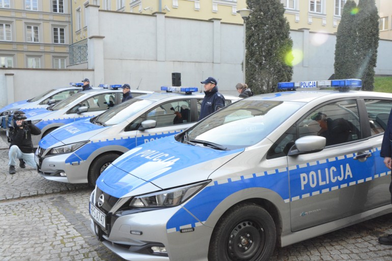 [FOTO] Pierwsze elektryczne samochody świętokrzyskiej Policji