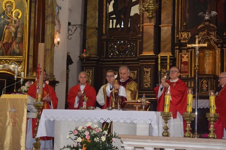 Kapłani z całej diecezji modlili się w Sanktuarium Matki Bożej Mirowskiej w Pińczowie